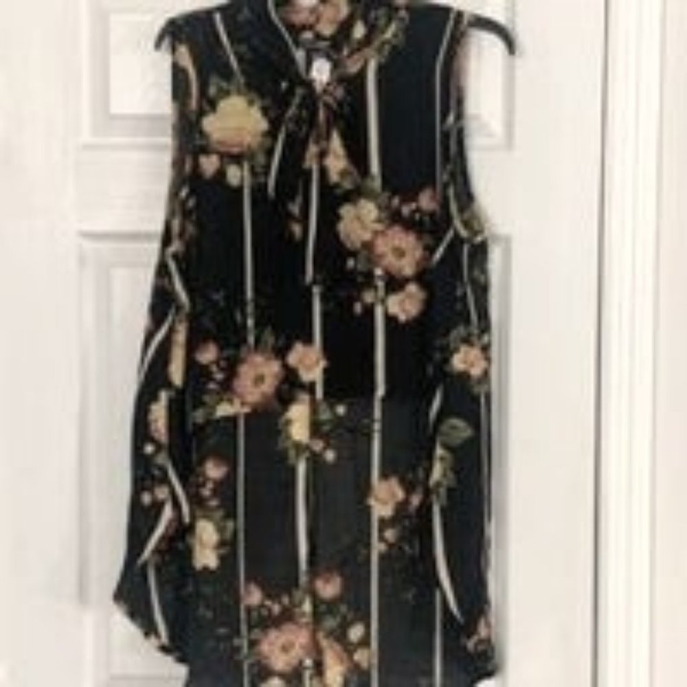 Sleeveless Ups and Downs Floral Tunic
